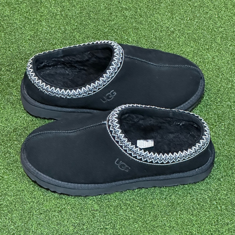 Black Ugg Tasman size 11